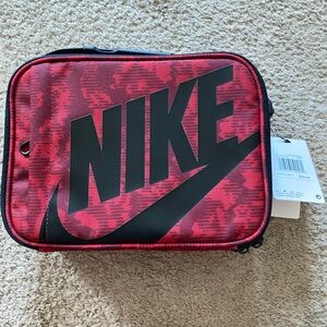 Nike Futura Fuel Pack Hard Shell Lunch Box University Red Black Camo One/Size‎